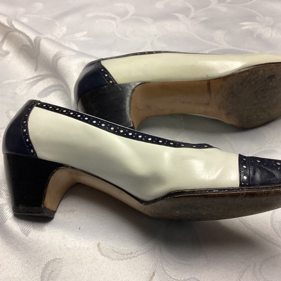 Salvatore Ferragamo Dress Shoes5/1/2 B navy n white chunk 2 in kitten heel - Picture 6 of 10